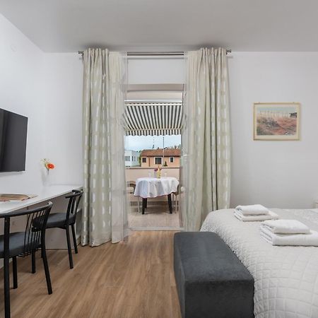 Apartments Viktor Пореч Екстер'єр фото