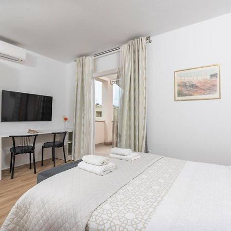 Apartments Viktor Пореч Екстер'єр фото